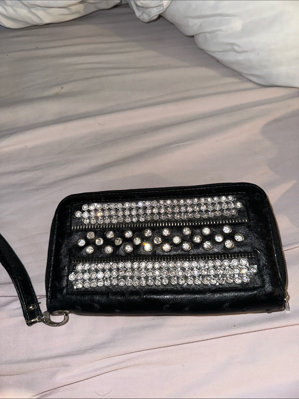 NWOT White Fox Boutique Black Rhinestone Wristlet Wallet ostrich tons of space